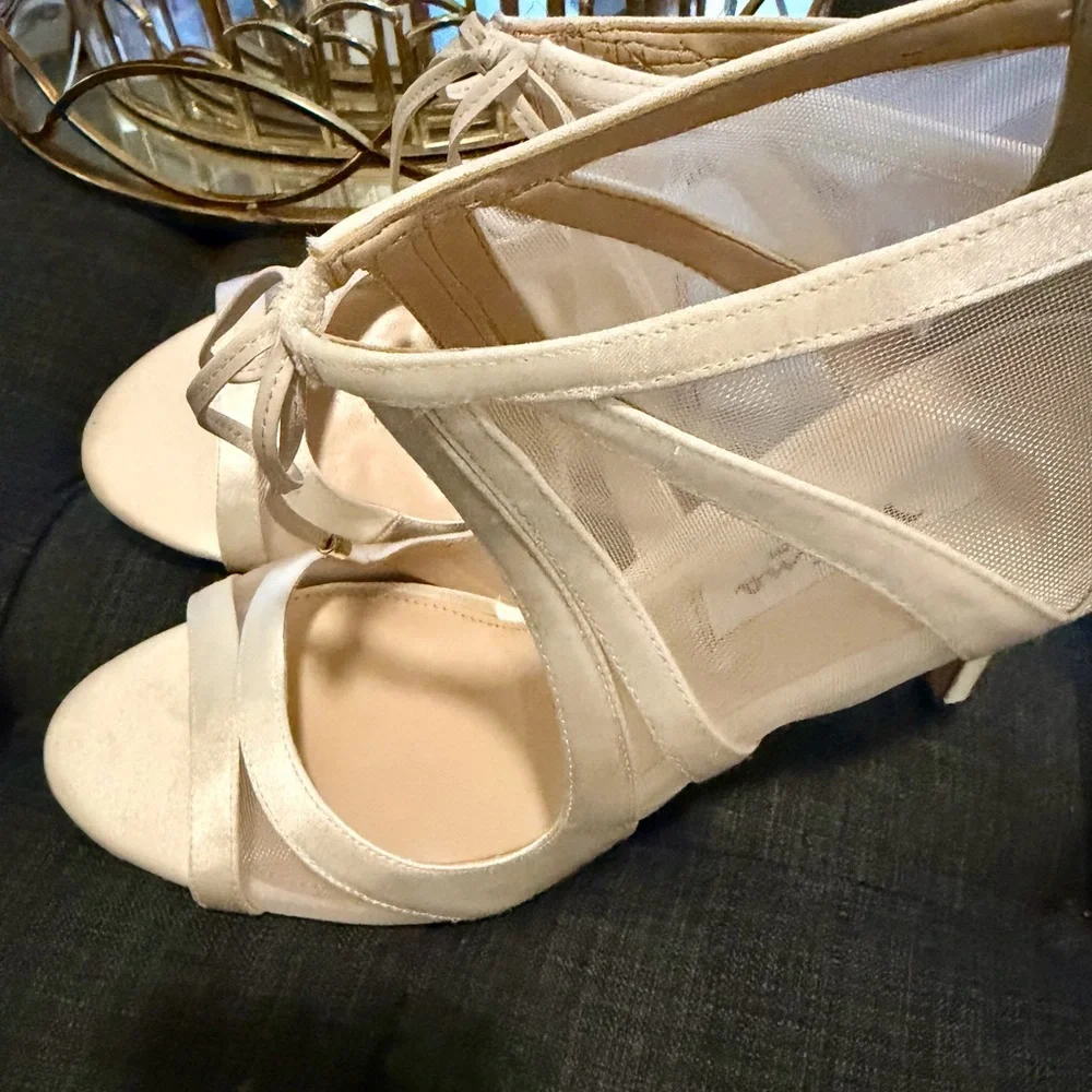 Elegant White Strappy Heels Nina Darissa size 11 - Picture 5 of 10